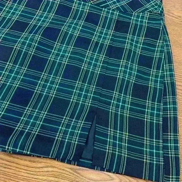 📚 NWOT, School girl plaid mini skirt - Picture 3 of 4